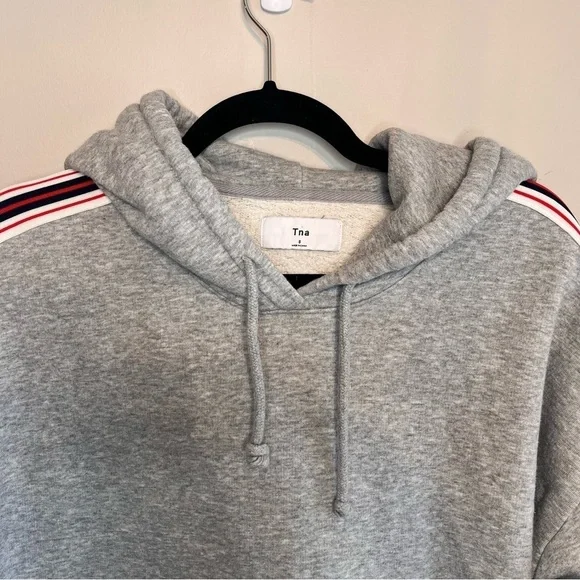 Aritzia TNA The Iconic Cropped Hoodie - Picture 5 of 10